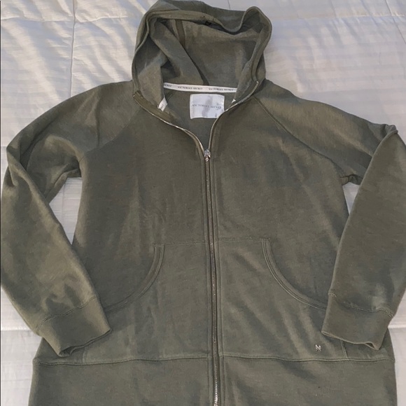 Victoria Secret Heart Hoodie - Picture 4 of 11